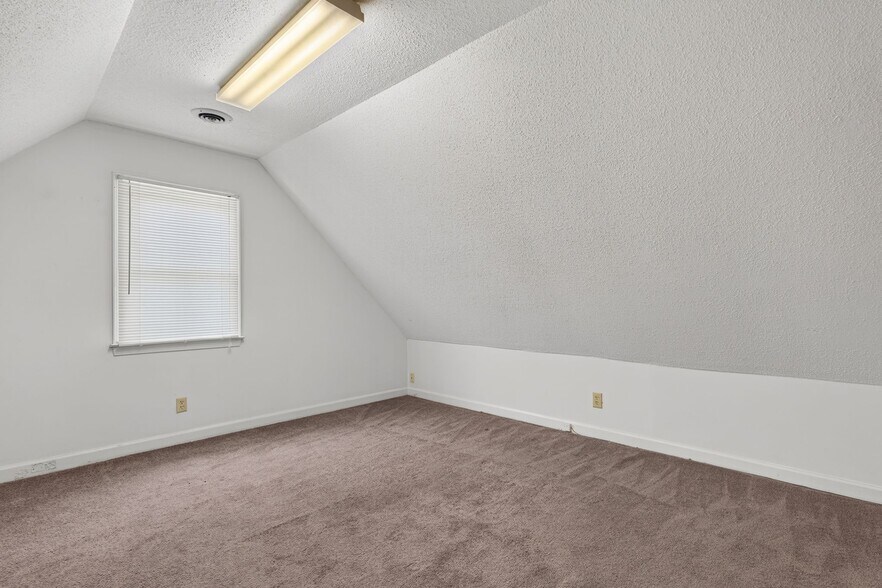 More Photos Of 117 E Salisbury St, Pittsboro Office For Sale