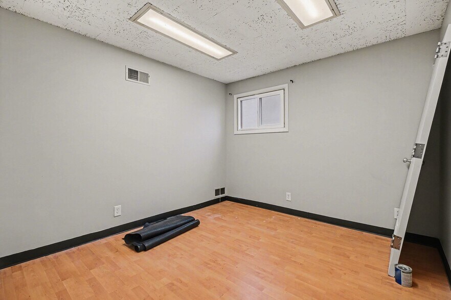 More Photos Of 5519 Northwest Radial Hwy, Omaha Medical For Lease
