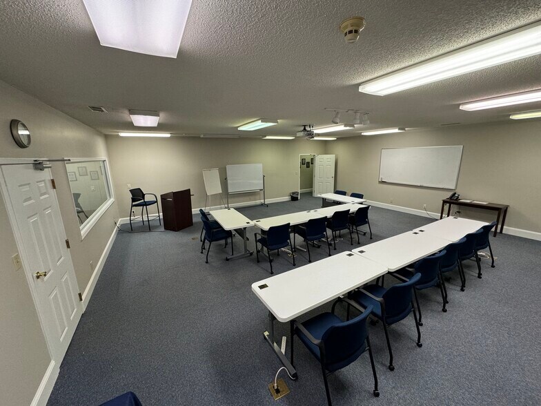 More Photos Of 160 Hawthorne Park, Athens Medical For Sale