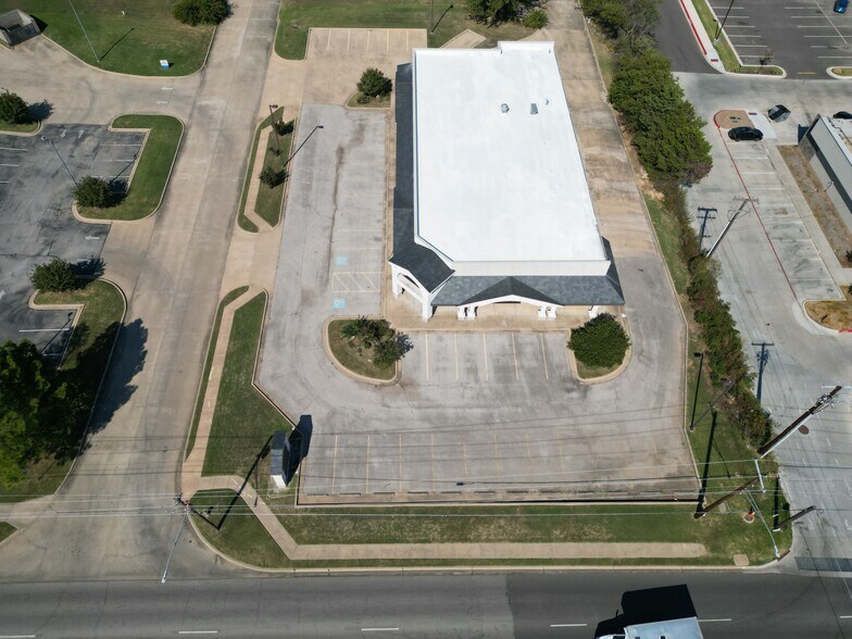 More Photos Of 1202 Brookview Dr, Ardmore Storefront Retail Office For Sale