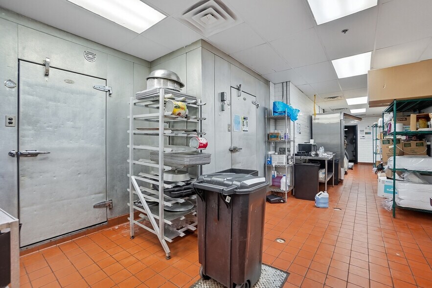 More Photos Of 300-314 N College St, Charlotte General Retail For Lease