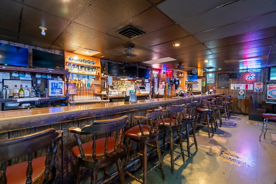 More Photos Of 101 W Monroe St, Carbondale General Retail For Sale