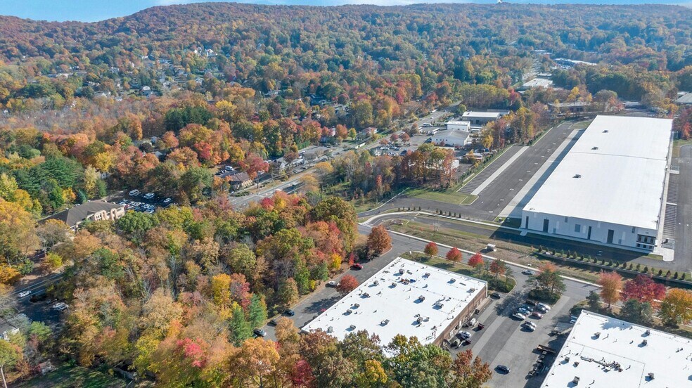 More Photos Of 704 Executive Blvd, Valley Cottage Warehouse For Lease