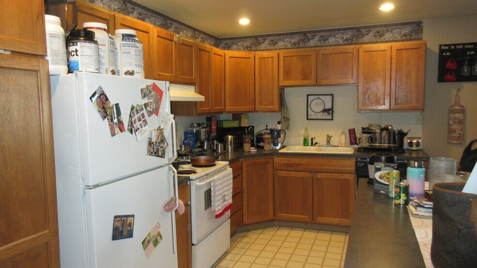 More Photos Of 1502 University Pky, Yakima Warehouse For Sale