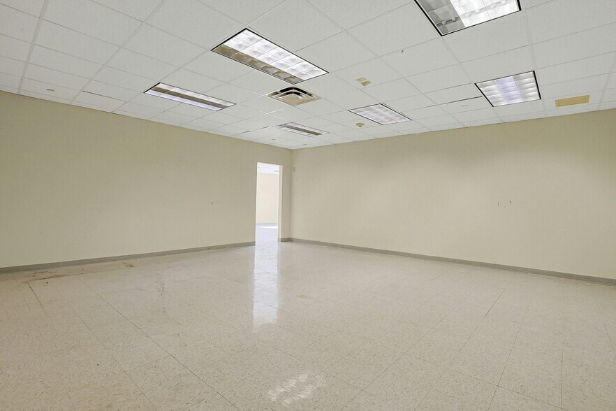 More Photos Of 31 W Broad St, Haverstraw Office For Lease