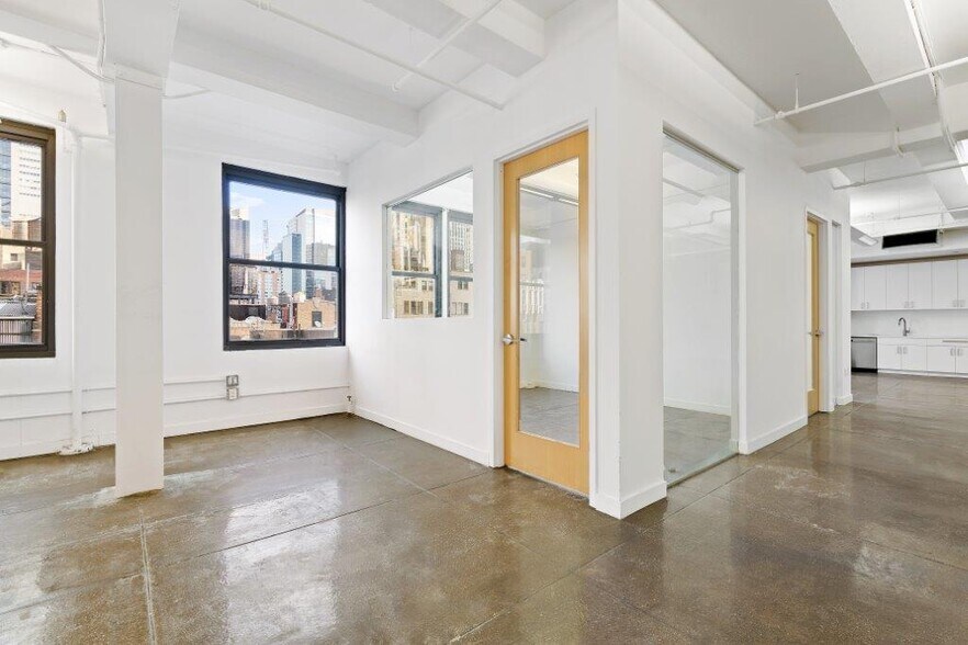 More Photos Of 253 W 35th St, New York Office For Lease