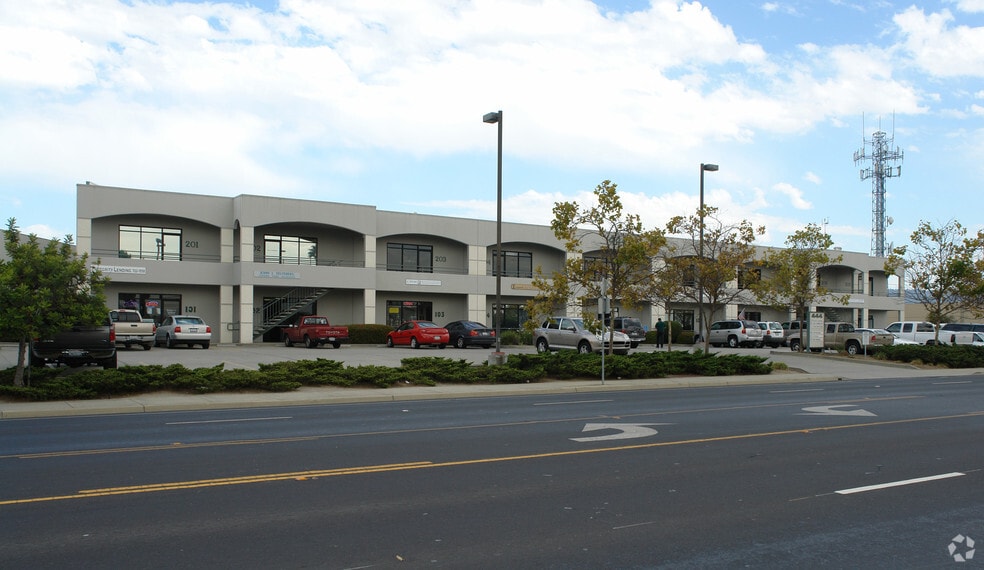 More Photos Of 444 Airport Blvd, Watsonville Light Distribution For Lease