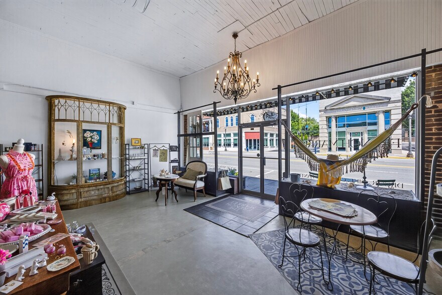 More Photos Of 107 W Commercial Ave, Monterey Office For Sale