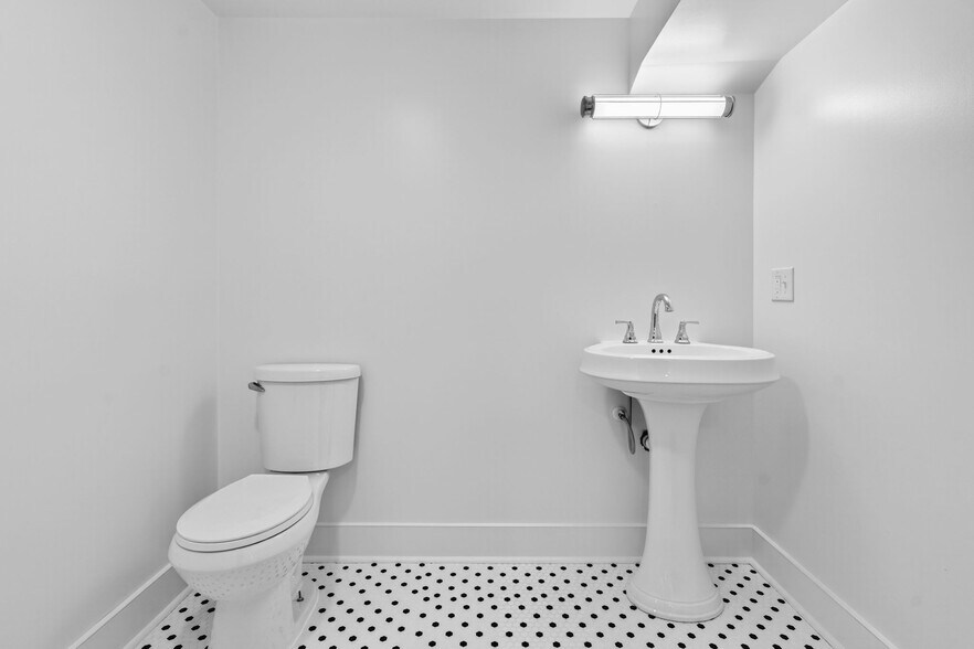 More Photos Of 11961 Lee Hwy, Sperryville Storefront Retail Office For Sale