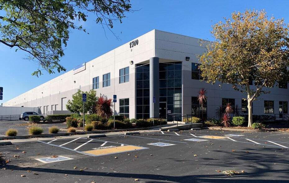 More Photos Of 1500 Overland Ct, West Sacramento Manufacturing For Lease