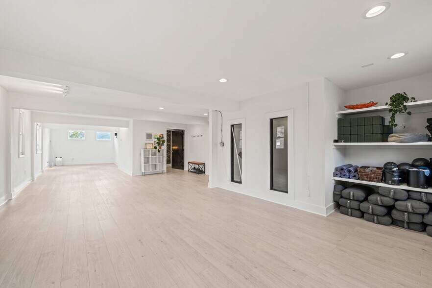More Photos Of 705 W Rosemary St, Chapel Hill Storefront For Sale