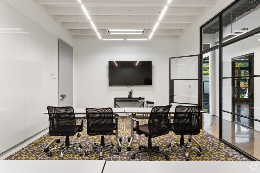 More Photos Of 324 Commons Dr, Birmingham Coworking Space