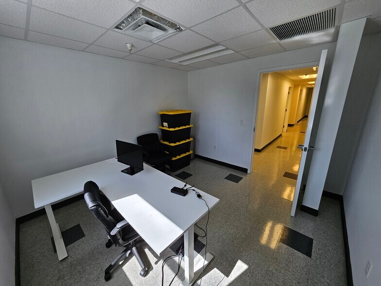 More Photos Of 2100 1st Ave S, Saint Petersburg Medical For Sale