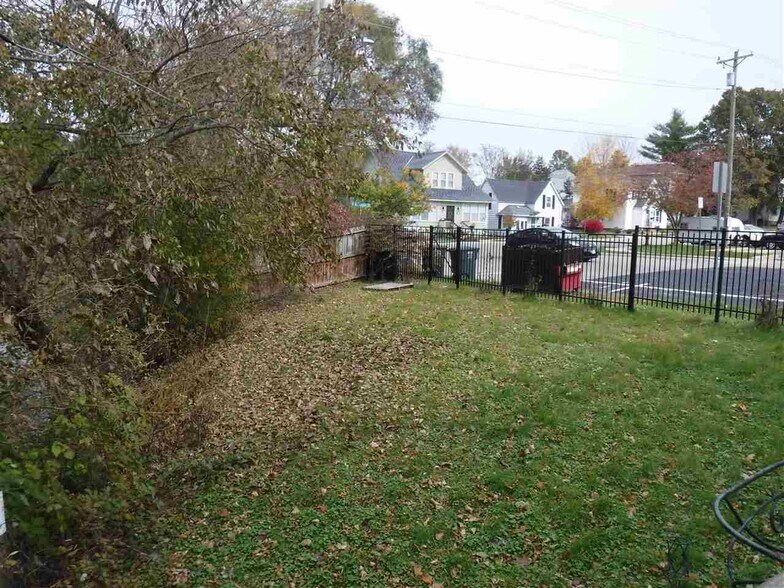 More Photos Of 210 S Water St, Stoughton Bar For Lease