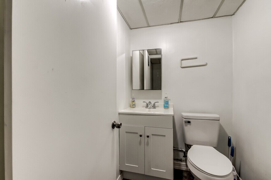 More Photos Of 4539 Mile Stretch Dr, Holiday Office For Sale