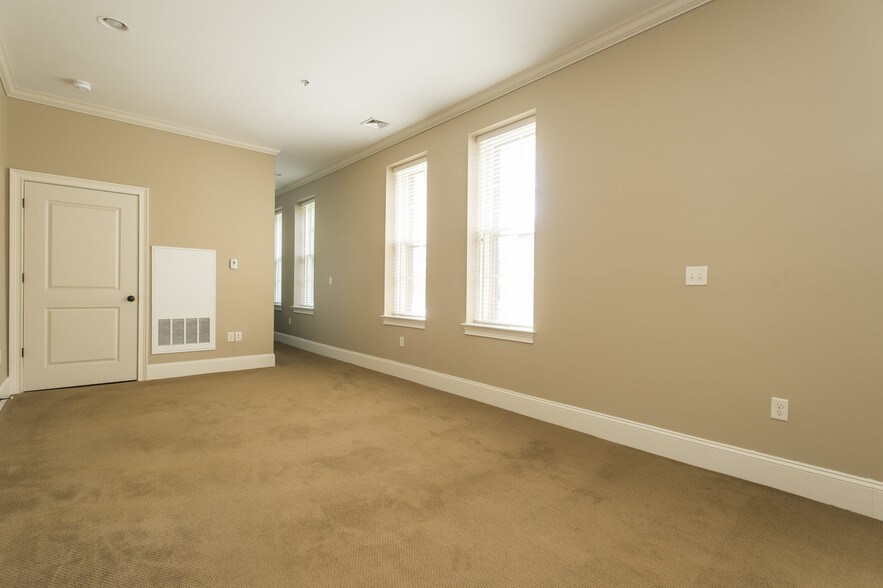 More Photos Of 28 Chestnut St, Foxborough Apartments For Sale