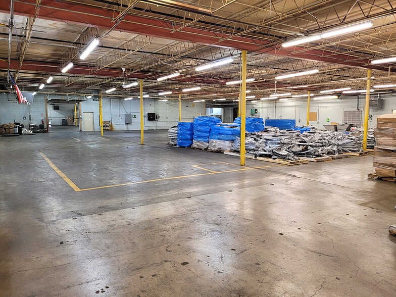 More Photos Of 1 S Lorraine St, Hutchinson Light Manufacturing For Sale