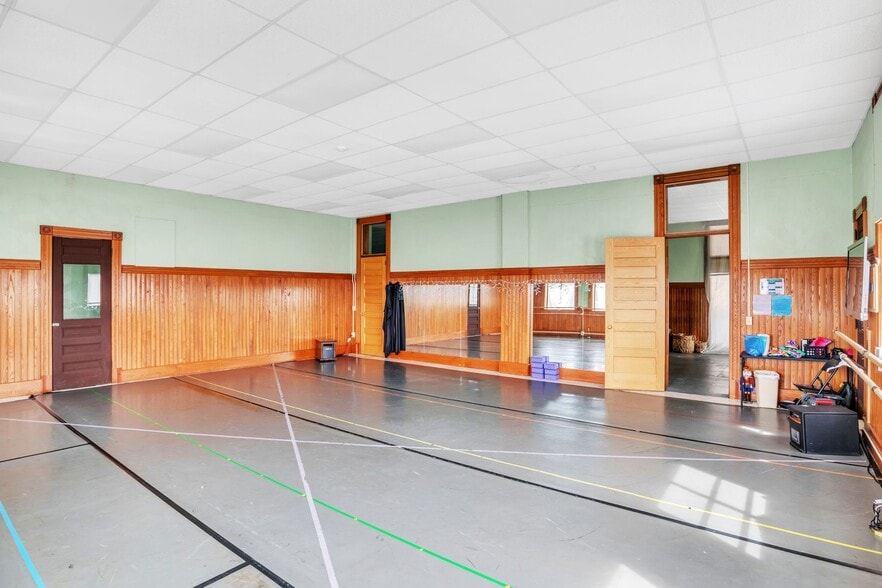 More Photos Of 34 N Main St, Orange Schools For Sale