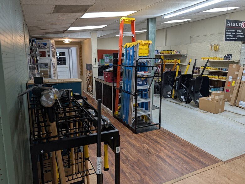 More Photos Of 612 Ball Street, Perry Storefront Retail Office For Sale