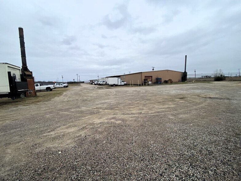 Primary Photo Of 2400 S Business 45, Corsicana Industrial For Sale