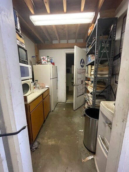 More Photos Of 8532 Clovely Ln, Sacramento Auto Repair For Sale