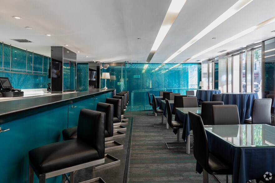 More Photos Of 33 W 55th St, New York Hotel For Lease