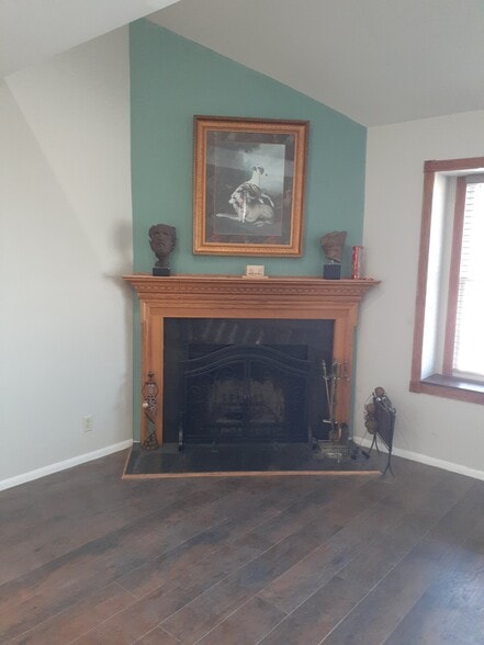 More Photos Of 1019 Vandalia St, Collinsville Office For Lease