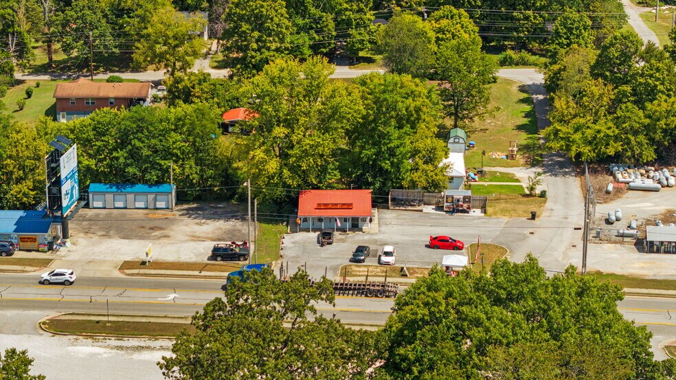 More Photos Of 1108 Main St, Munfordville General Retail For Sale