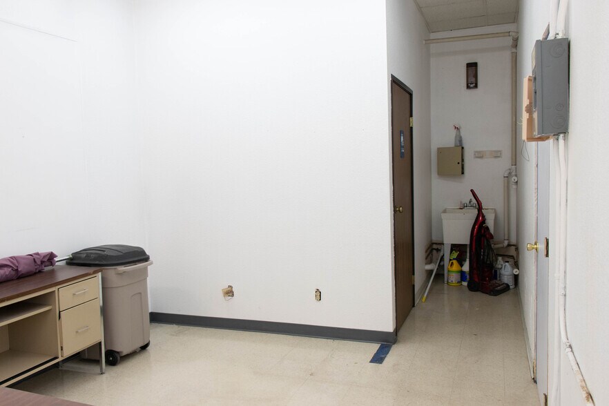 More Photos Of 1851 E 12th St, Casper Storefront For Lease