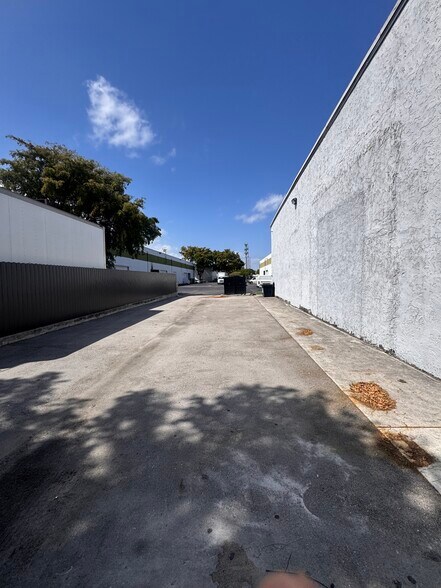 More Photos Of 1360 NW 88th Ave, Doral Bar For Sale