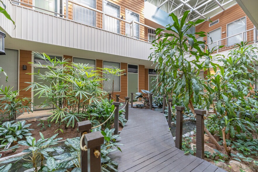 More Photos Of 4300 S I-10 Service Rd, Metairie Loft Creative Space For Lease