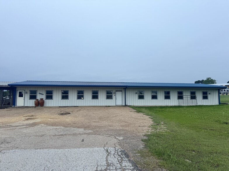More Photos Of 5668 E Highway 67, Alvarado Warehouse For Lease