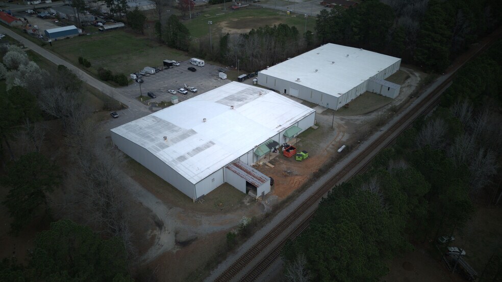 More Photos Of 36 E Edgerton St, Smithfield Warehouse For Lease