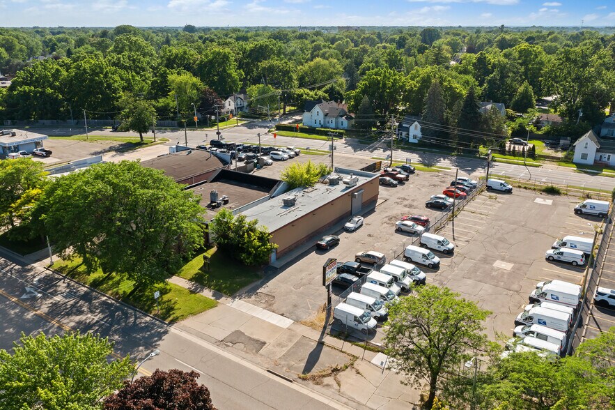 More Photos Of 192 S Main St, Mount Clemens Freestanding For Sale