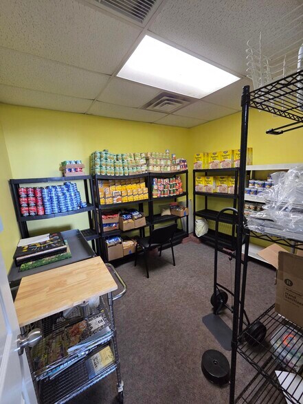 More Photos Of 11-23 Bannard St, Freehold Warehouse For Lease