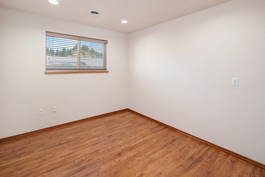 More Photos Of 421 Williams St, Mossyrock Office For Lease