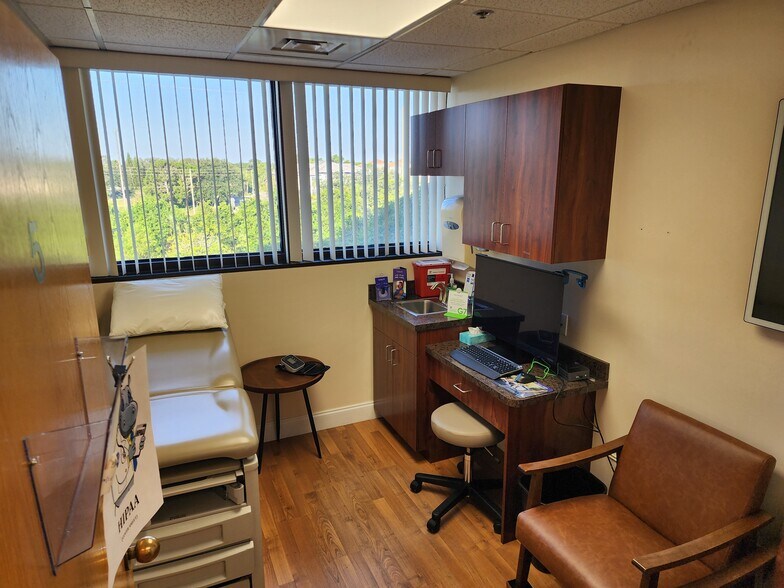 More Photos Of 1700 SE Hillmoor Dr, Port Saint Lucie Medical For Sale