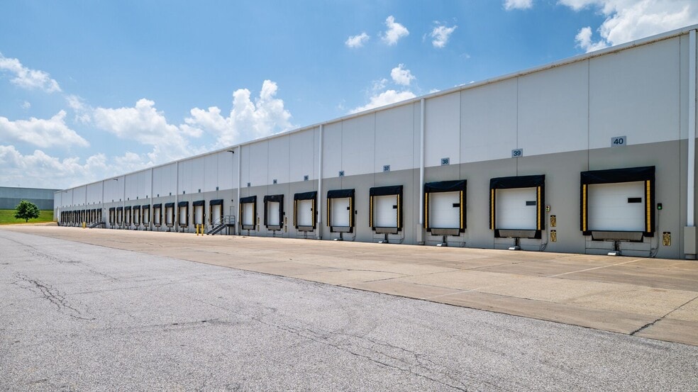 More Photos Of 2250-2300 Progress Dr, Hebron Warehouse For Lease