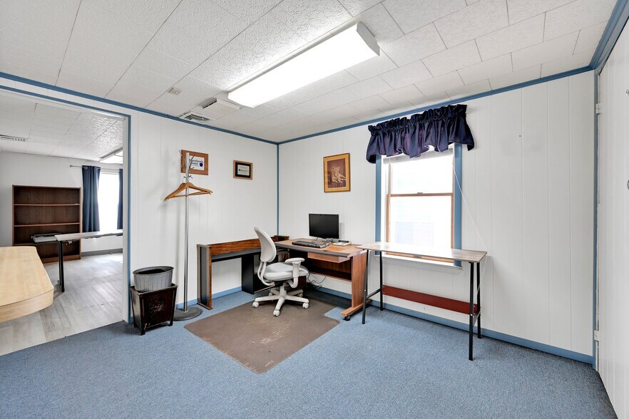 More Photos Of 26 N Railroad St, Palmyra Office For Sale