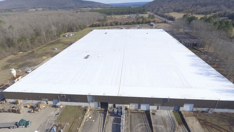 Primary Photo Of 17106 N Highway 35, Scottsboro Distribution For Sale