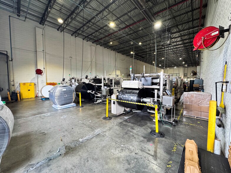 More Photos Of 2048 119th St, College Point Warehouse For Lease