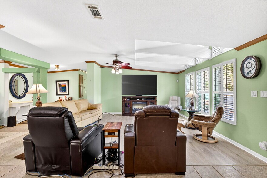 More Photos Of 3308 24th Ave SE, Ruskin Specialty For Sale