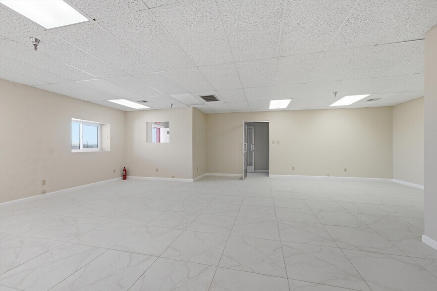More Photos Of 1400 Orange St, Rosamond Warehouse For Lease