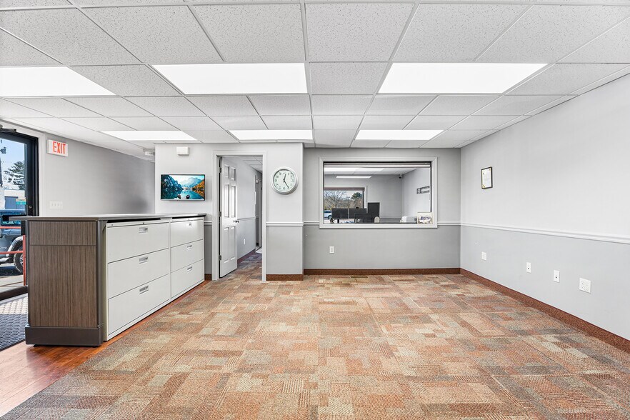 More Photos Of 293 Bedford St, Whitman Office For Sale