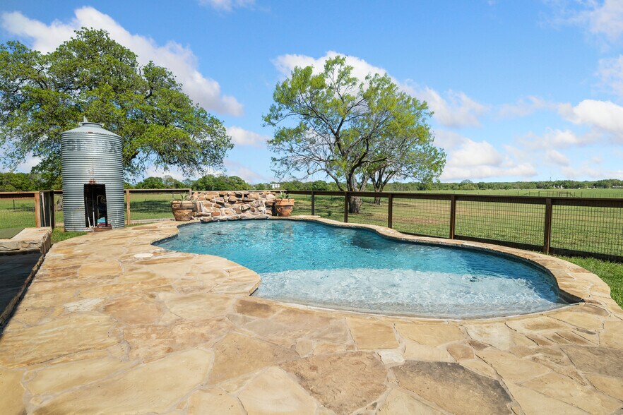 More Photos Of 622 Darwin Rd, Sunset Land For Sale