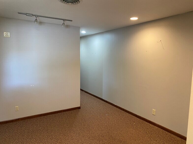 More Photos Of 18110 E Us Highway 24, Independence Medical For Lease