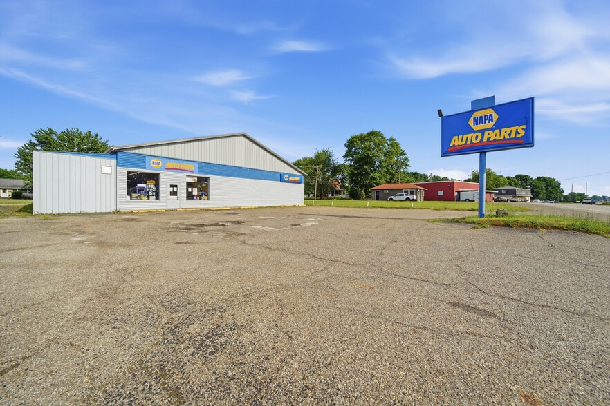 Primary Photo Of 701 Main St N, Navarre General Retail For Sale