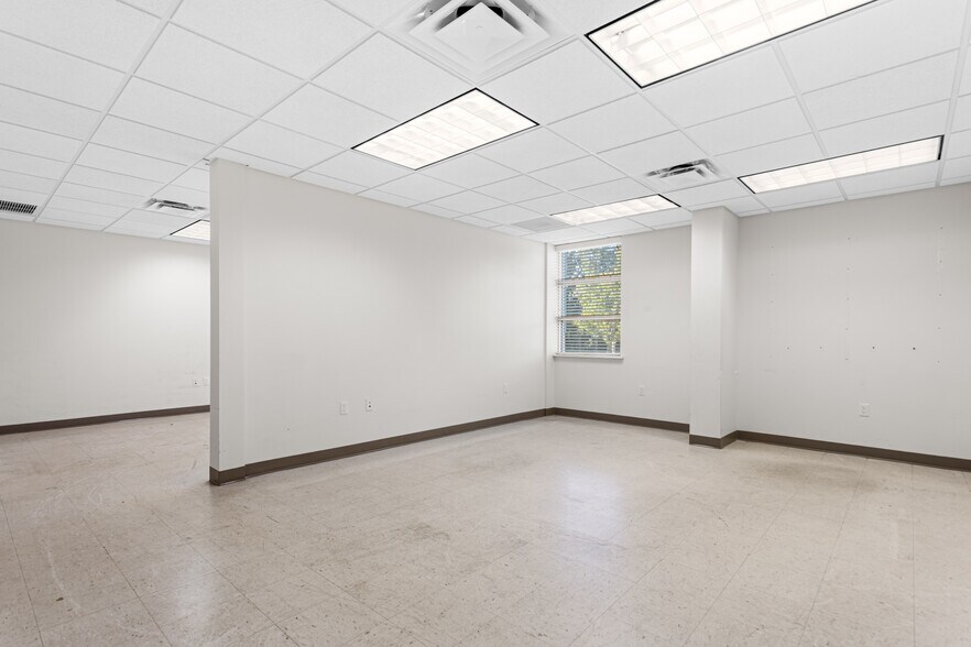 More Photos Of 6515 NW 16th St, Gainesville Manufacturing For Lease