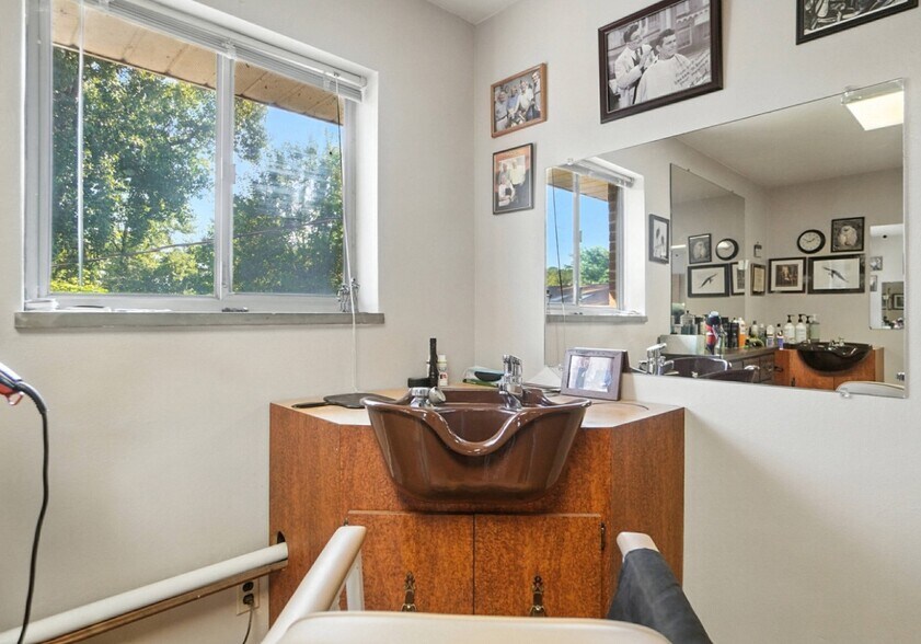 More Photos Of 5402-5404 N Main St, Dayton Office For Sale