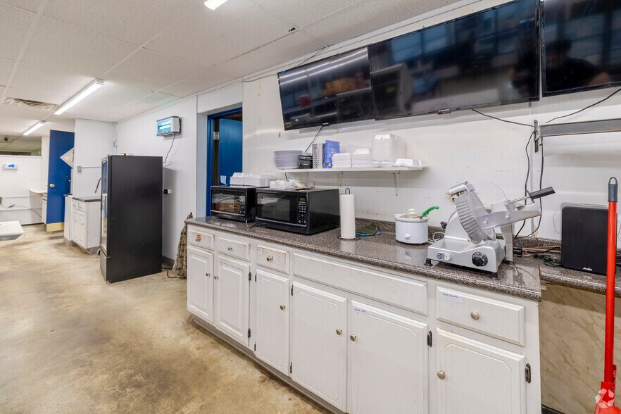 More Photos Of 7781 Highway 167 S, Sheridan Convenience Store For Lease